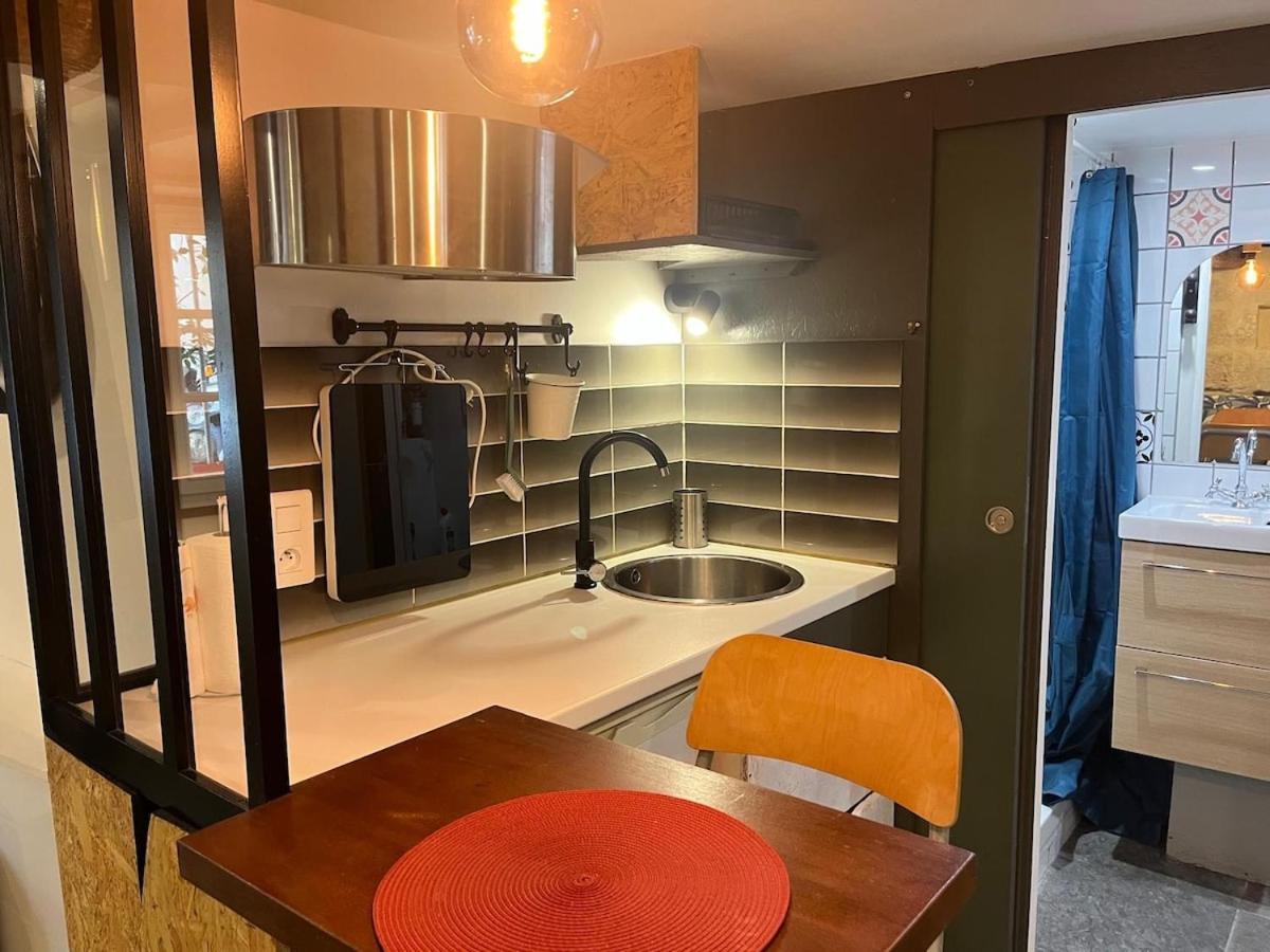 Apartment Charming Studio, Ecusson