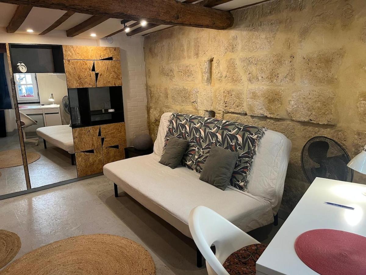 Apartment Charming Studio, Ecusson