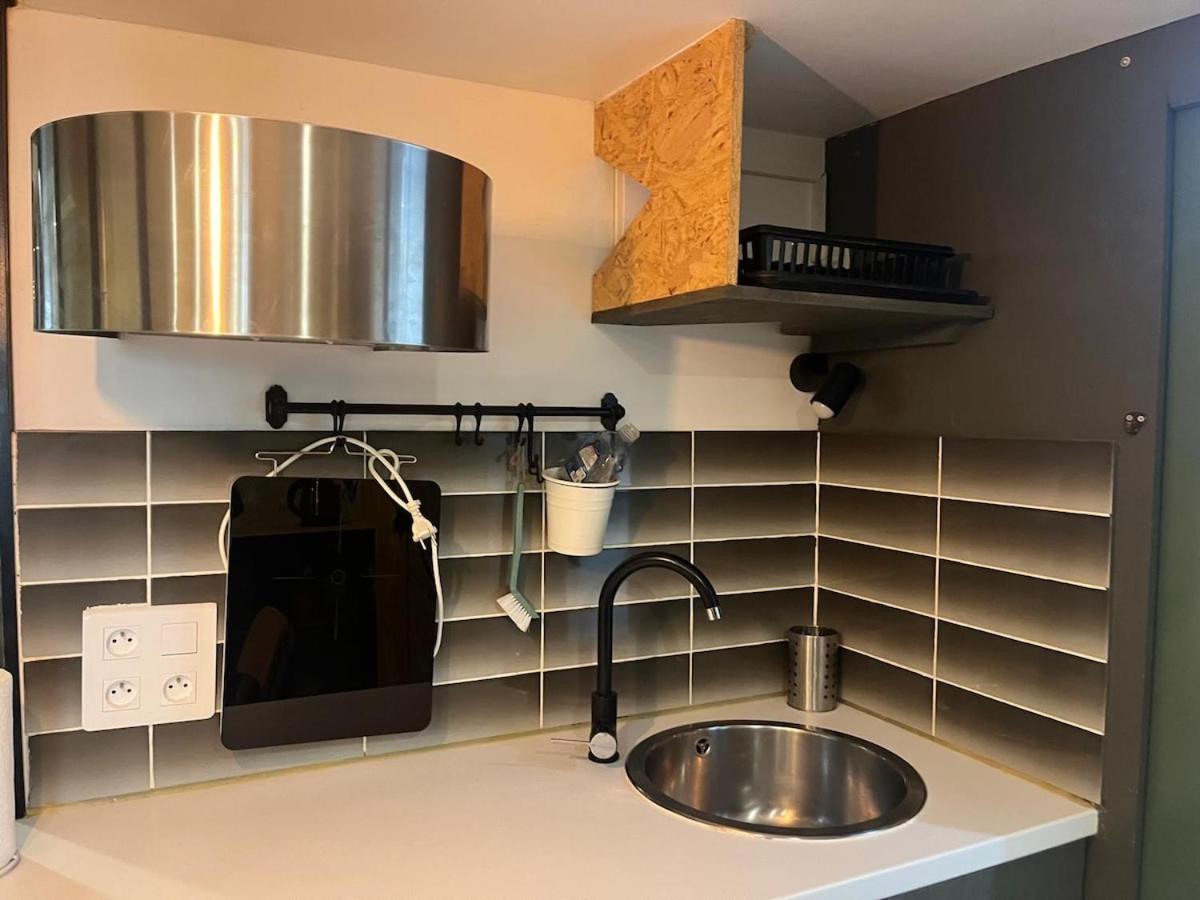 Charming Studio, Ecusson Apartment *