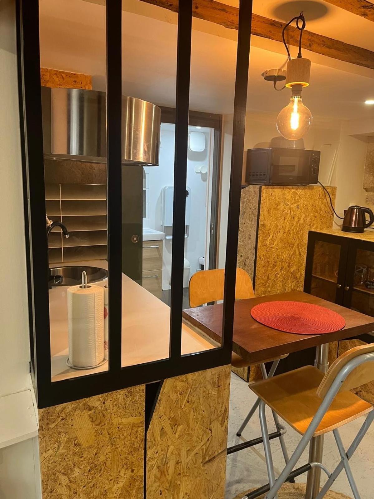 Charming Studio, Ecusson Apartment
